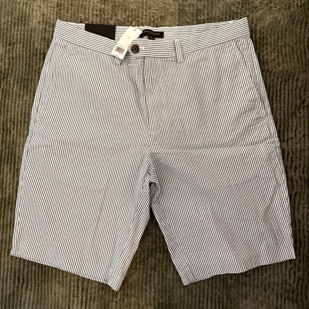 NEW Banana Republic Aiden Short. Size 32. Tags still on!